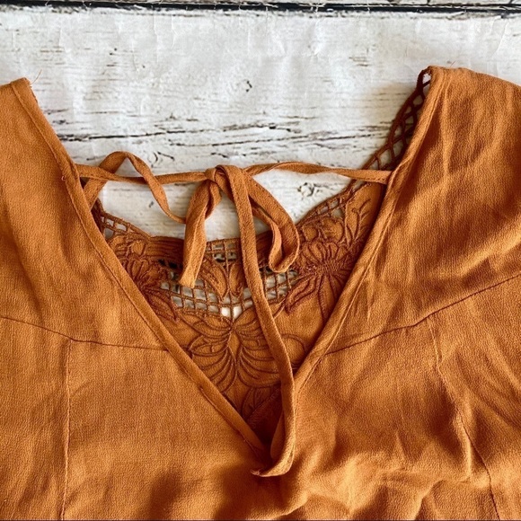 NWT Umgee orange flowy top with crochet - Picture 6 of 6